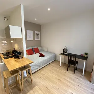 https://place-de-metz-victor-hugo-a-3-min-studio-25-m2.hotels-rhonealpes.com