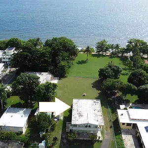 https://beachfront-2-bdr-wifi-hammock-kitchen-the-reef-1.comcaribbean.com