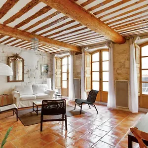 Charming Traditional Flat With Garage At The Heart Of - Welkeys Apartment